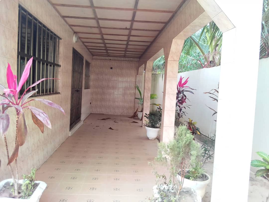 N° 4294 :
                            Villa à louer , Agoe, Lome, Togo : 50 000 XOF/mois